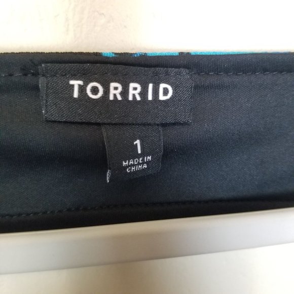 Torrid Womens 1X Black Blue Floral Open Back Short - Picture 6 of 8